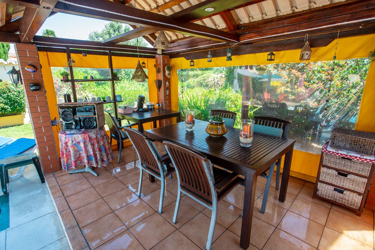 L'apatam vu de l'intérieur, sa charpente en bois